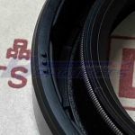 クランクシャフト フロント オイルシール (純正)